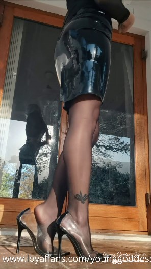 Young Goddess Kim - Noticing you grovelling at My divine feet